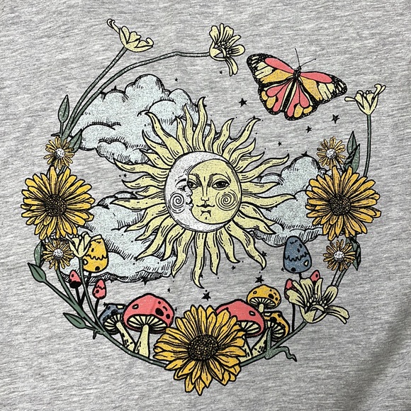 WOUND UP Bundle of TWO (2) Juniors Graphic Tees - Picture 6 of 9